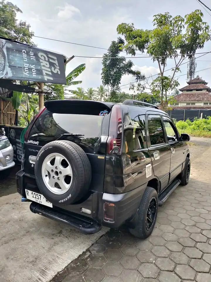 DIJUAL MOBIL 2000 Daihatsu taruna csx