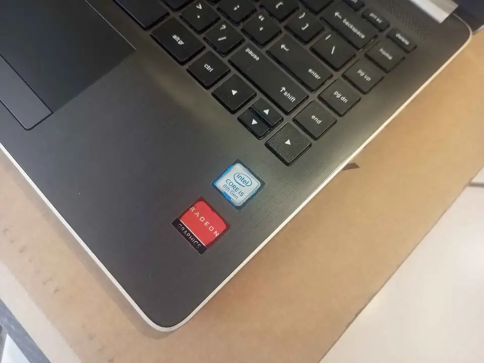 Jual Cepat Laptop HP 14s cf0xxx, Radeon R7 M440, Intel Core i5 G8