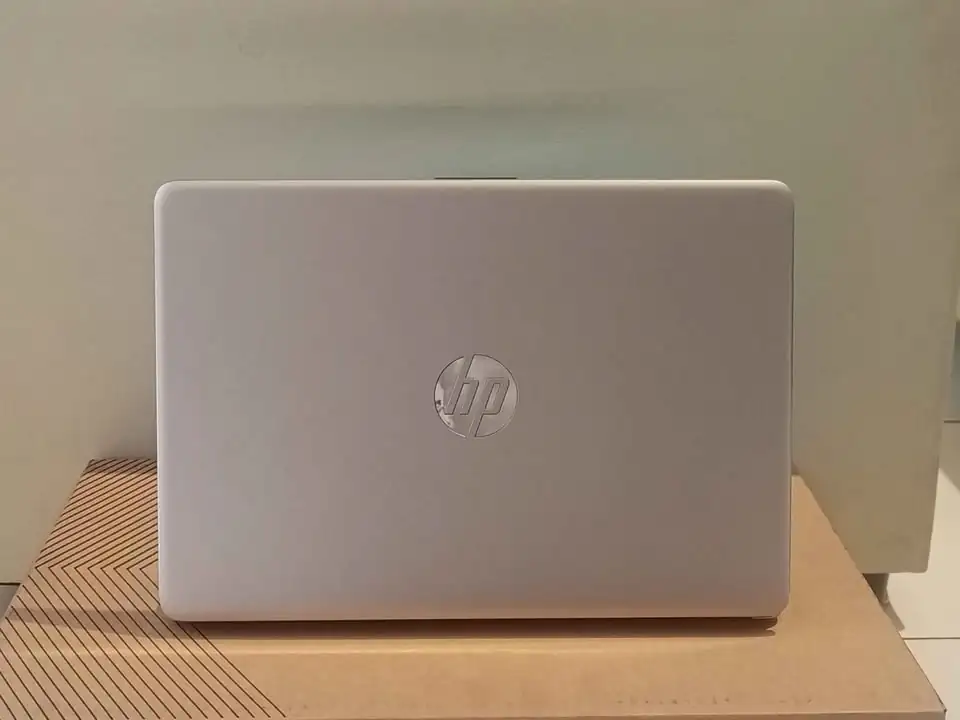 Jual Cepat Laptop HP 14s cf0xxx, Radeon R7 M440, Intel Core i5 G8