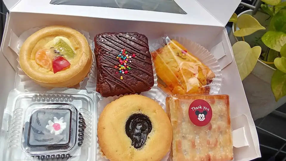 SUS BUAH, BROWNIES,ROTI COKLAT, FLOSSROLL, JAJAN PASAR SNACKBOX, ROTI