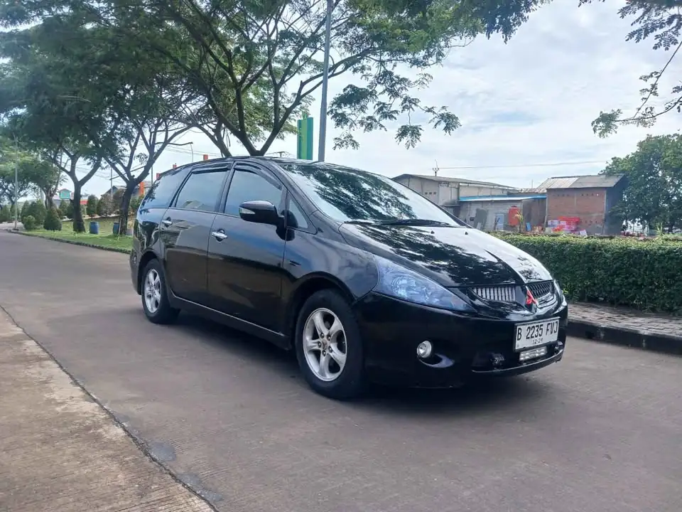 2005 Mitsubishi grandis