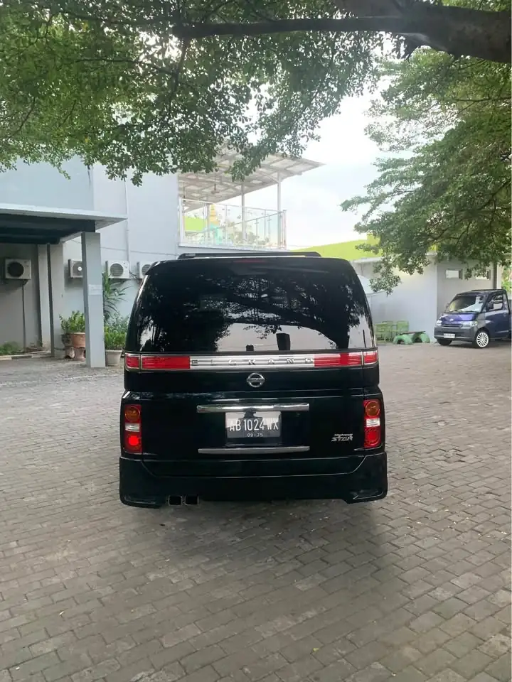 2005 Nissan elgrand
