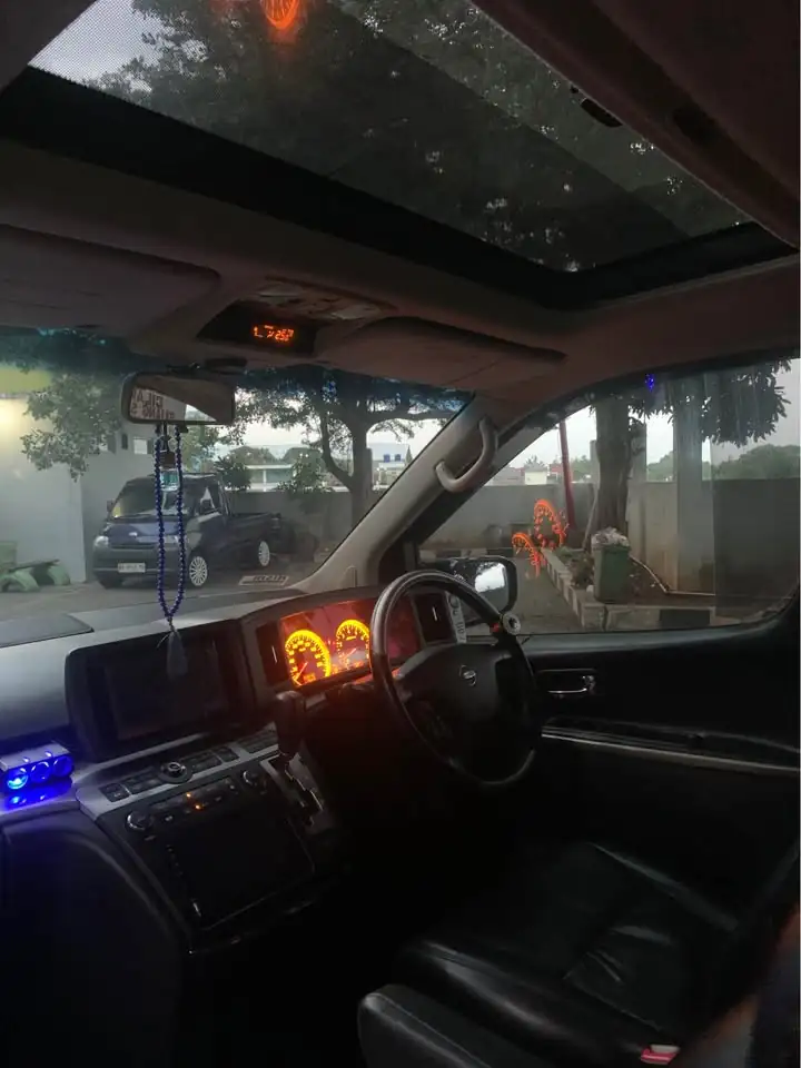 2005 Nissan elgrand