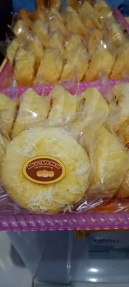 Menerima pesanan “Bolu tape mini”