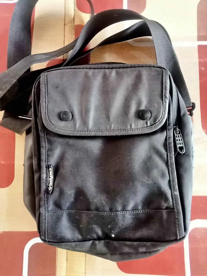 TAS SELEMPANG BODYPACK SLIM 1.0 TRAVEL POUCH
