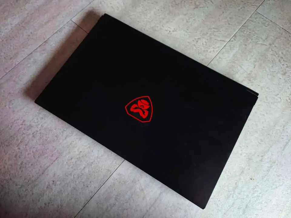 Jual Cepat Laptop Gaming Axioo Pongo 725 Masih Garansi