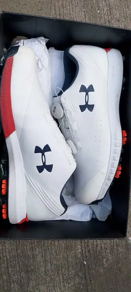 Sepatu under armor