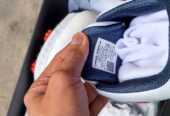 Sepatu under armor