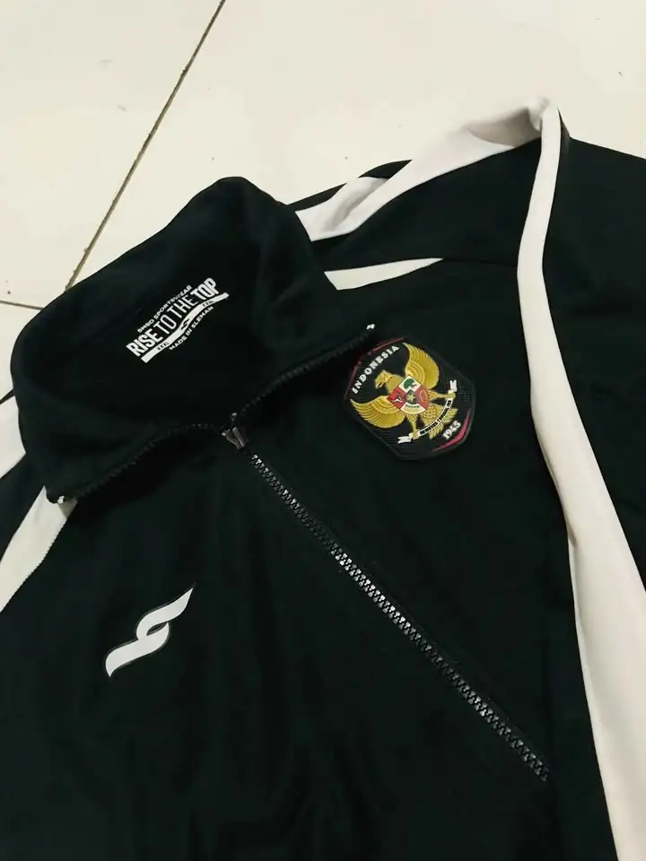 tracktop Garuda, jaket running