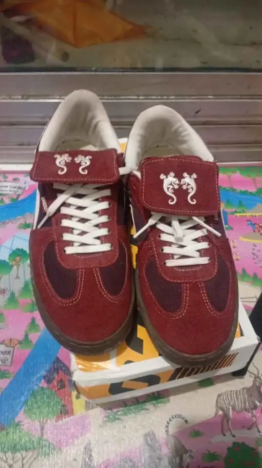 Sepatu ehem ultras sur maroon size 42