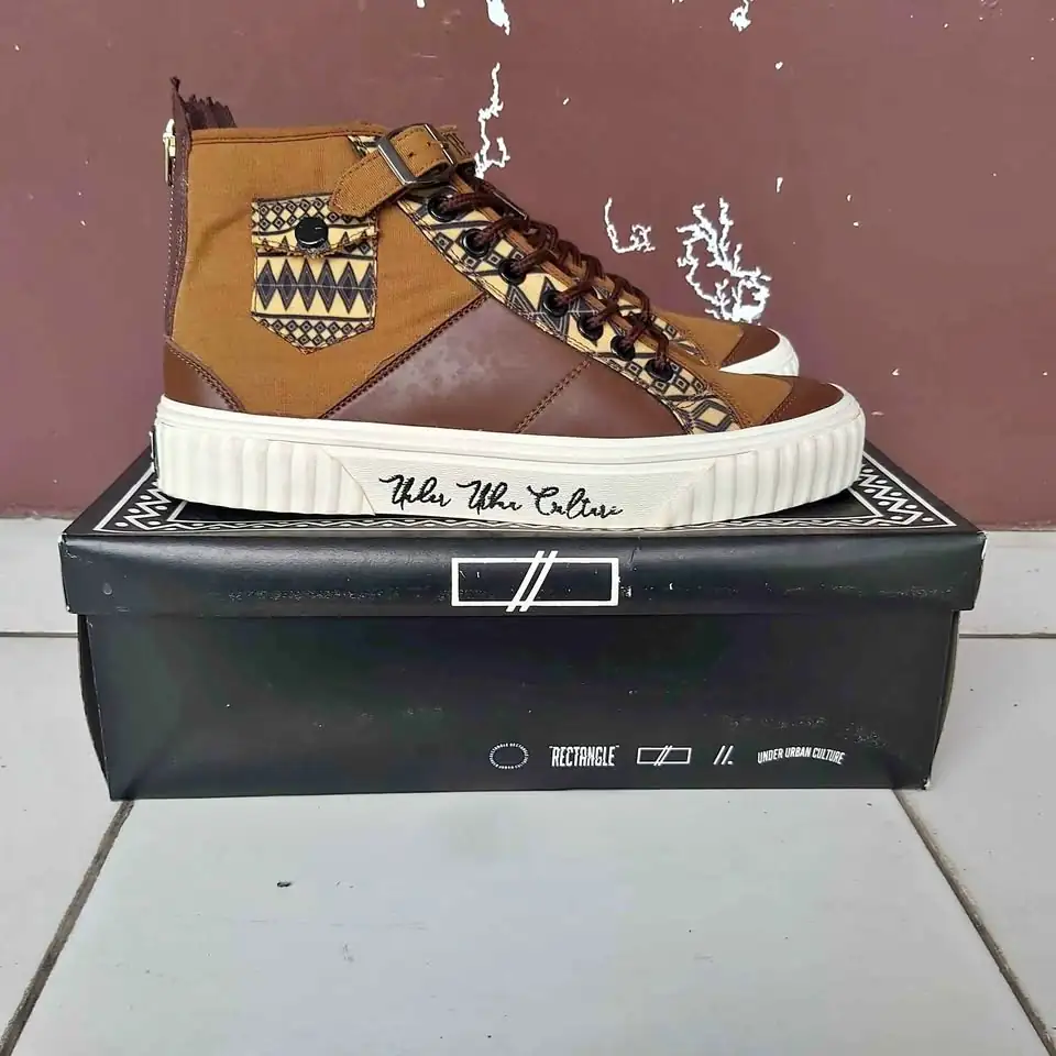 Sepatu Rectangle Corona Ethnic
