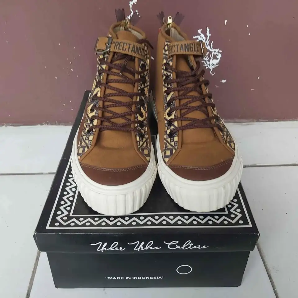 Sepatu Rectangle Corona Ethnic
