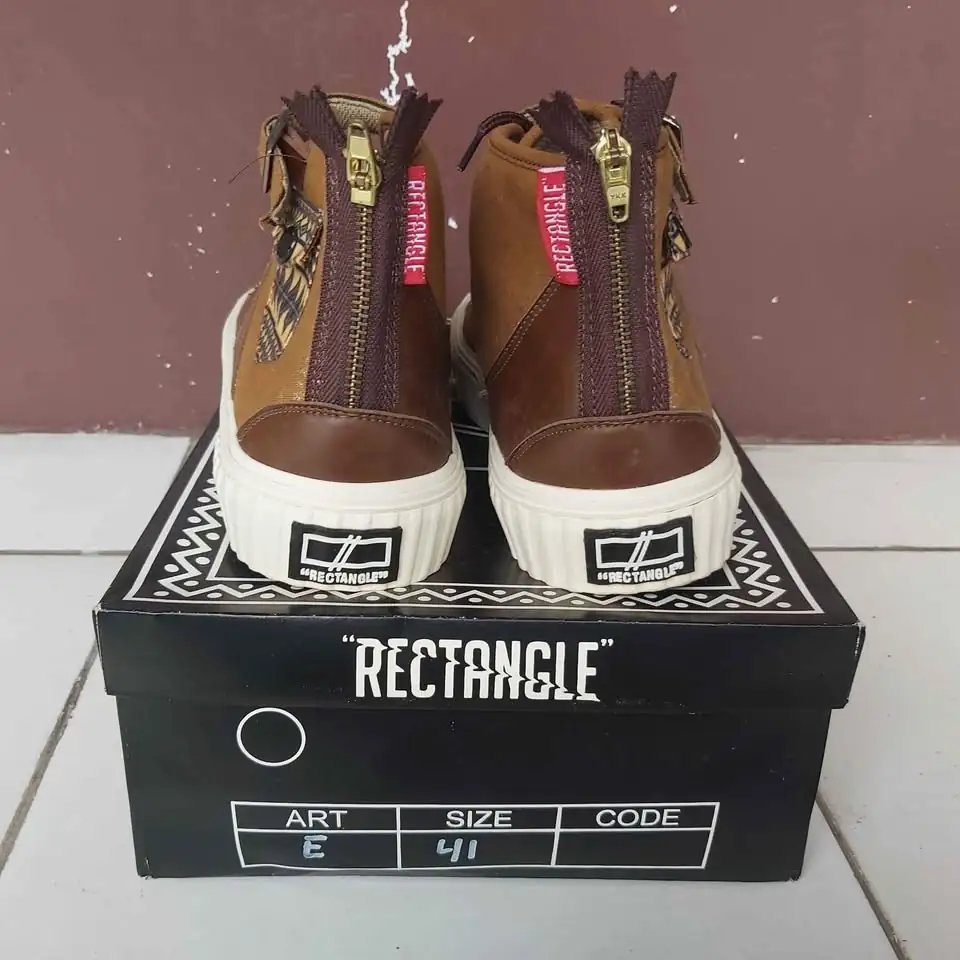 Sepatu Rectangle Corona Ethnic