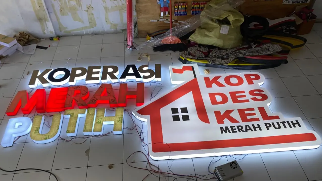 Huruf timbul akrilik lampu