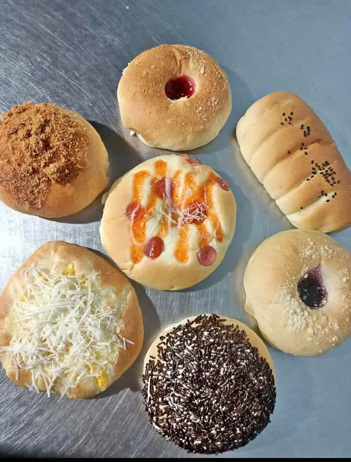 Roti manis serba