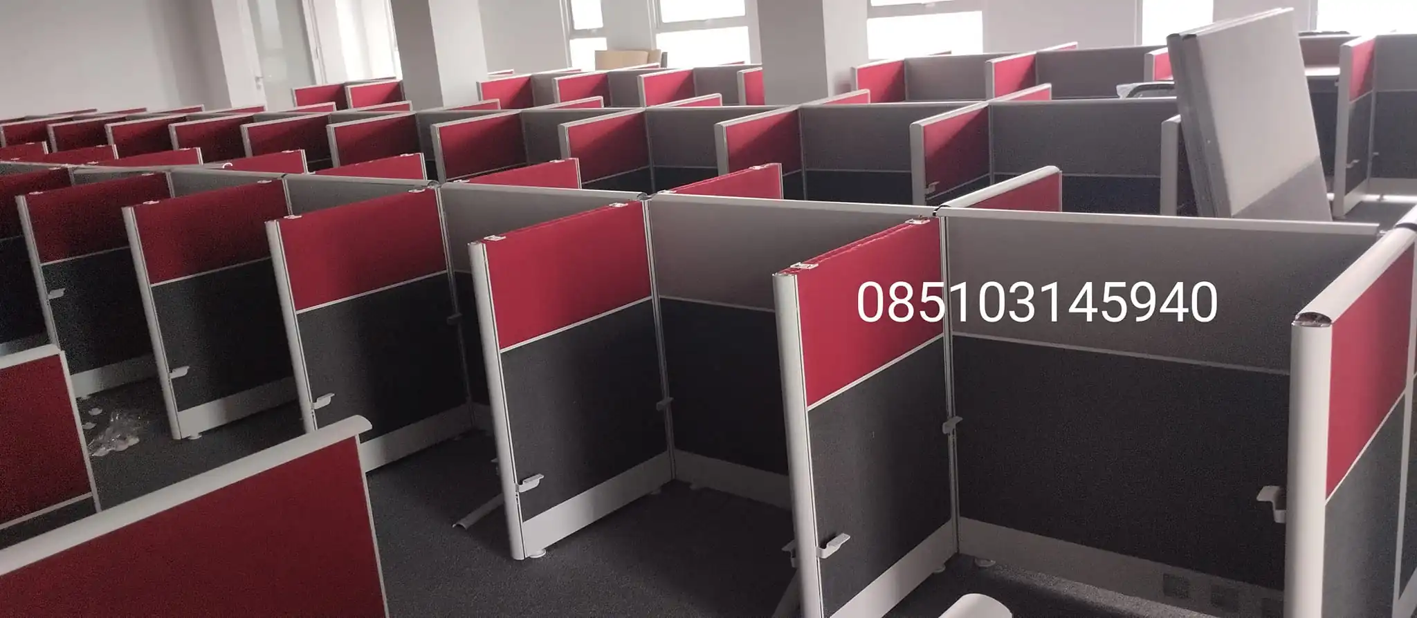 partisi meja kantor dan partisi ruang kantor