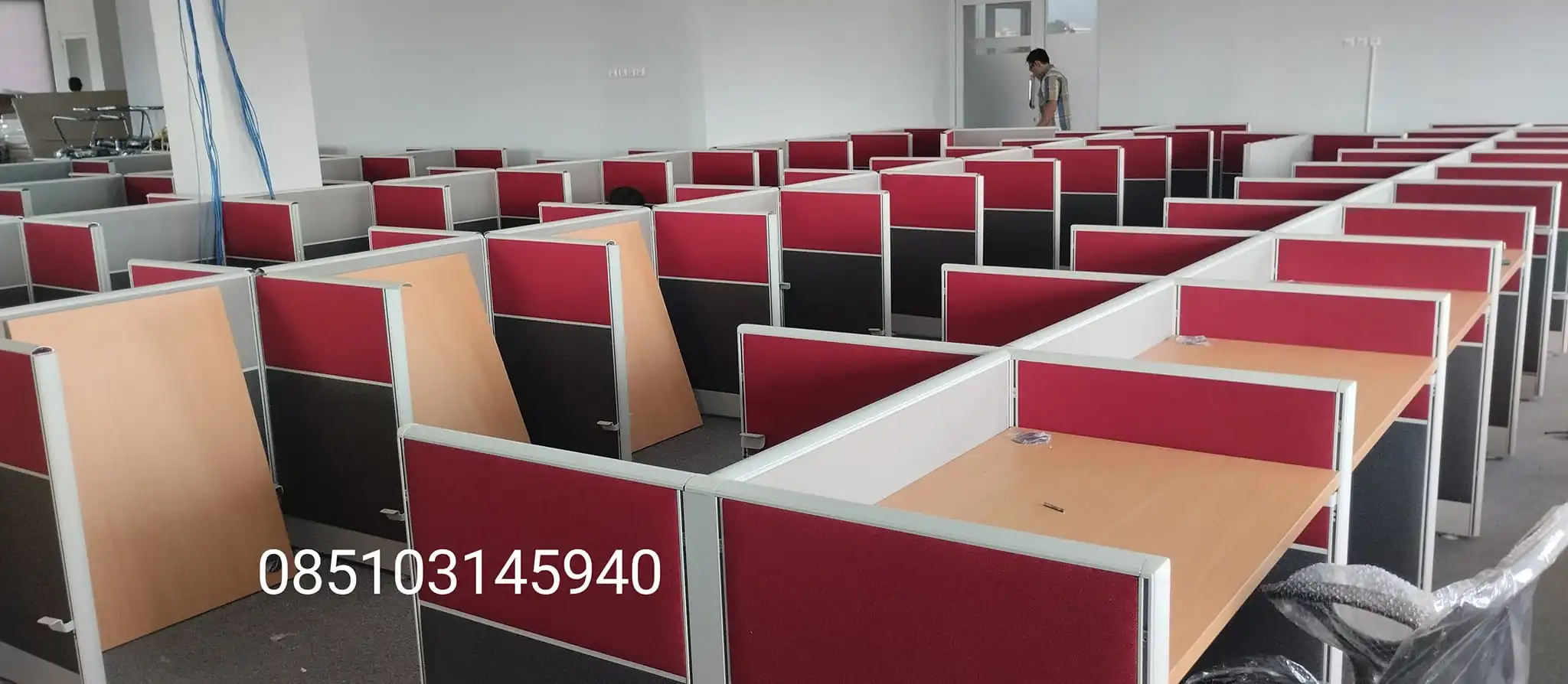 partisi meja kantor dan partisi ruang kantor