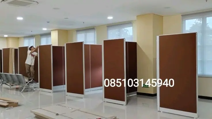 partisi meja kantor dan partisi ruang kantor