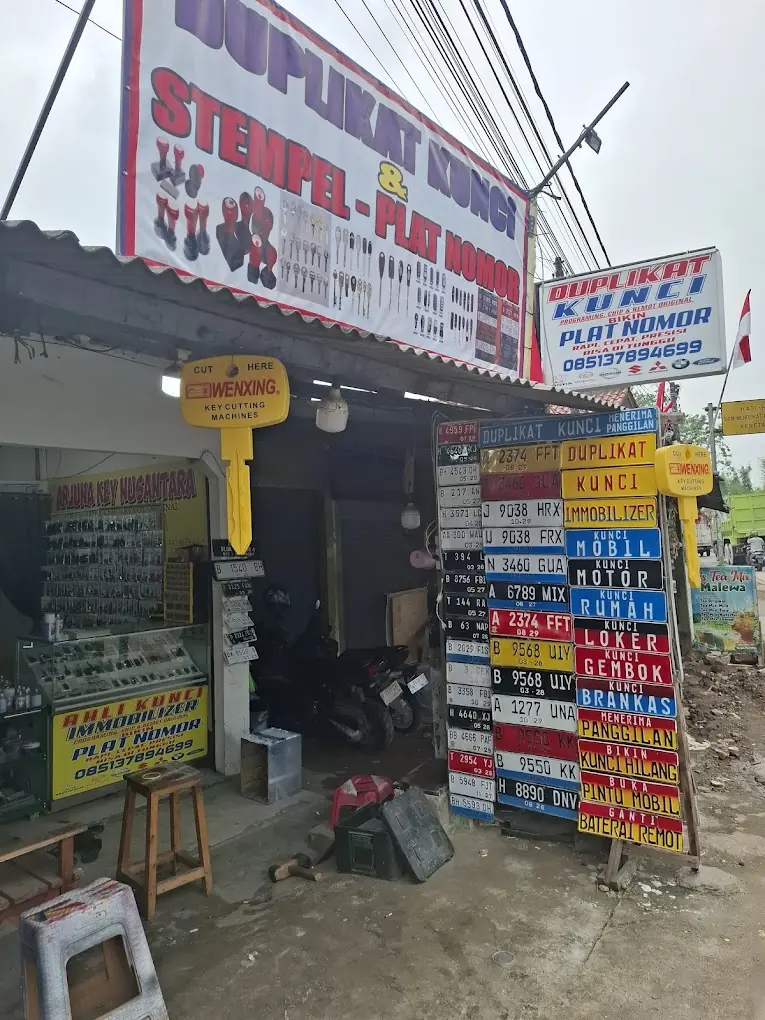 Duplikat kunci Terdekat Bekasi 085167090606 Panggilan 24 Jam