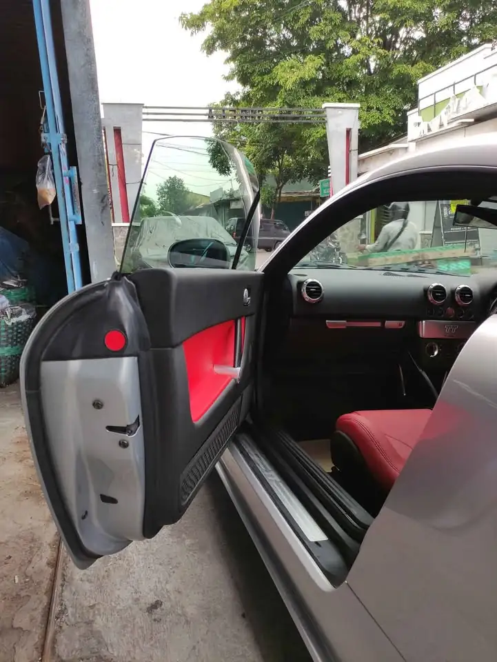 Kilometernya 35.000 km Transmisi manual Warna eksterior: Silver · Warn