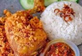 Nasi ayam kremes, nasi samin, nasi goreng, kwetiau, dan mie goreng
