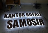 Huruf timbul akrilik lampu