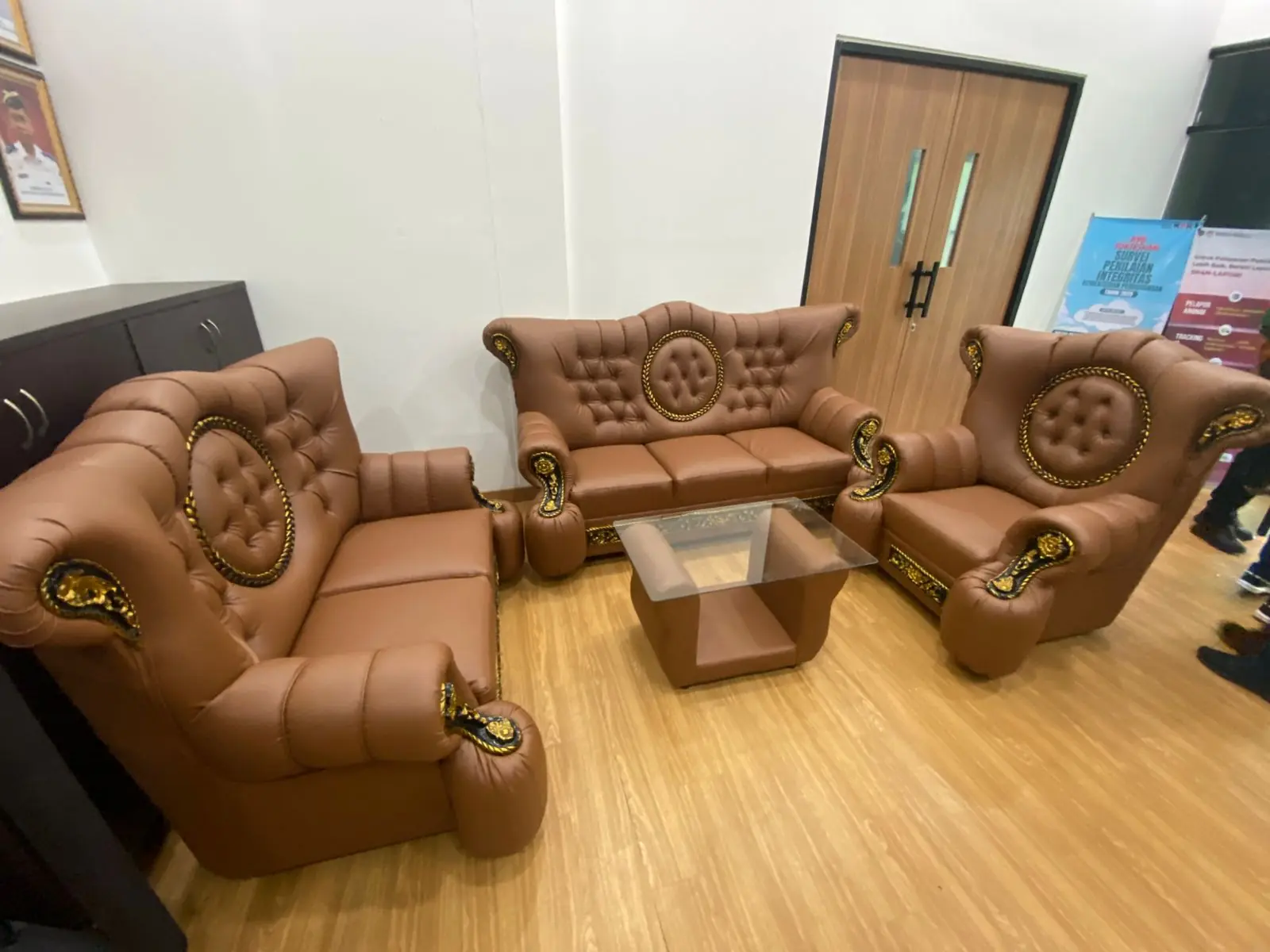 sofa minimalis