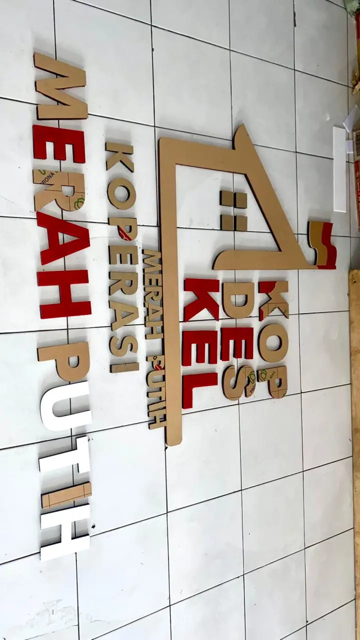 Huruf timbul akrilik non lampu