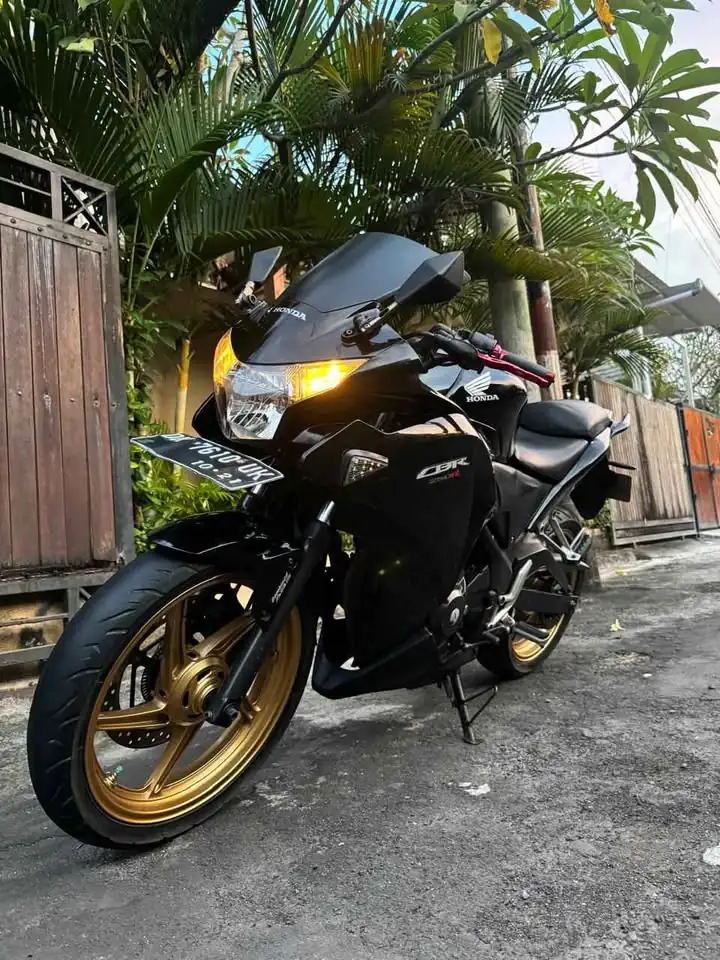 BUC dijual cepat CBR 250R Honda